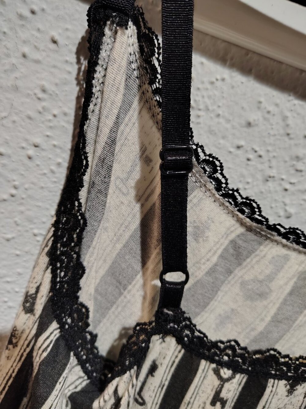 Vintage LIP SERVICE Step in Time Antique Key Camisole - Picture 4 of 8